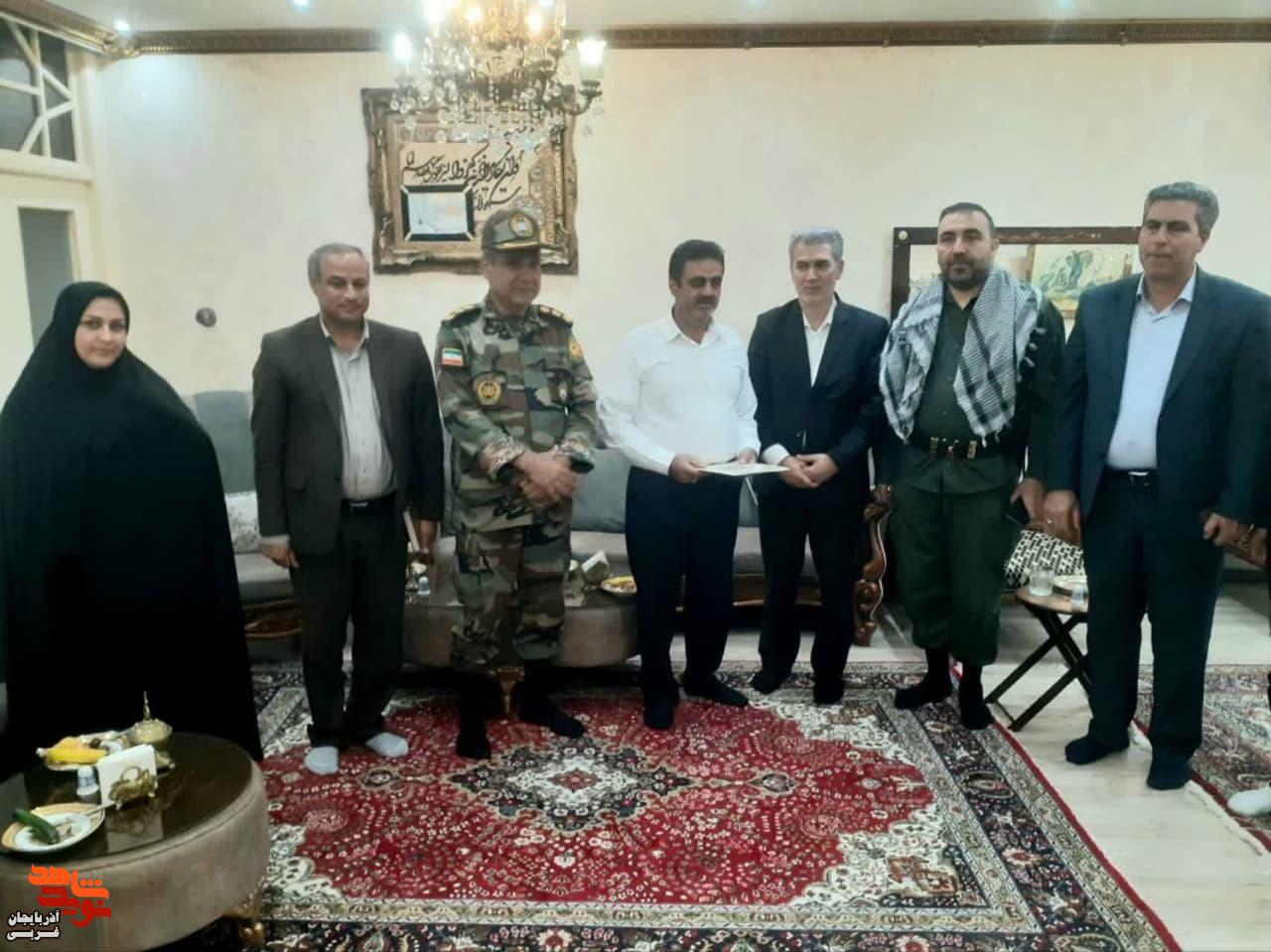 دیدار و تجلیل مسئولین شهرستان سلماس با حسین جبارزاده آزاده و جانباز معزز ۲۵ درصد و خانواده معظم شهید سعید اشرف پور