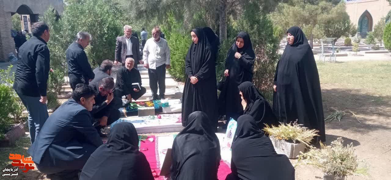 گلباران مزار همیشه مطهر شهدای شهرستان نقده