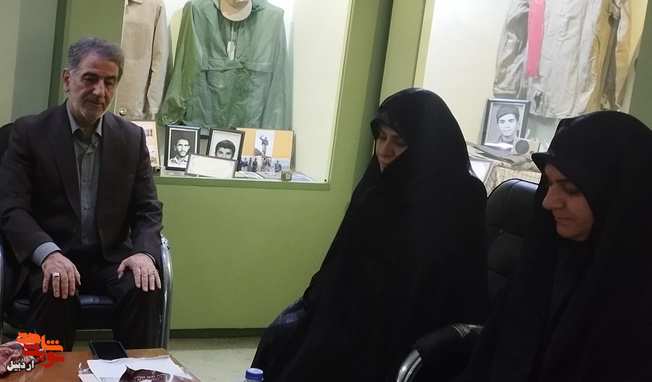 مصاحبه با خانواده شهیدان بهفر در موزه شهدای اردبیل
