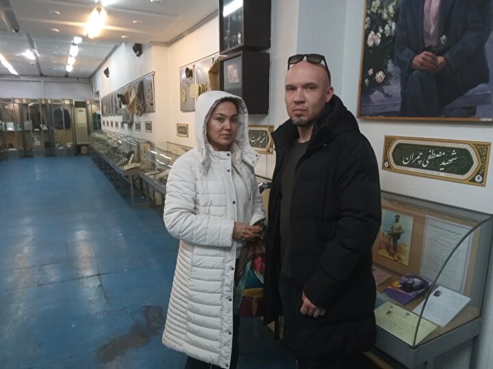 بازدید گردشگران ترکمنستانی از موزه مرکزی شهدا
