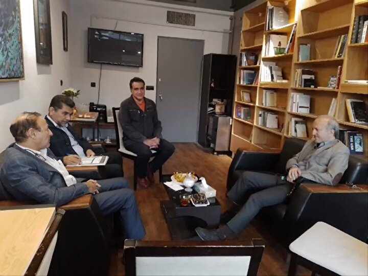 دیدار خادمان شهدای غریب در اسارت استان فارس با خانواده‌های معظم شهدا