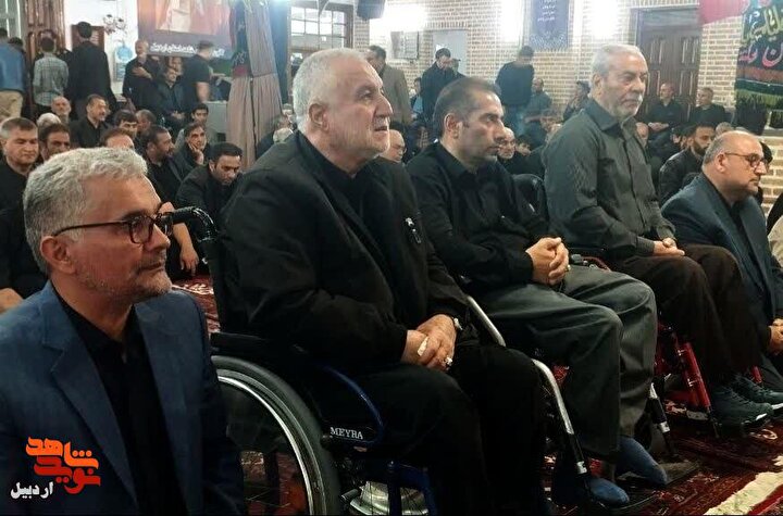 مراسم گرامیداشت رهبر شهید در مسجد جامع محله نیار شهرستان اردبیل