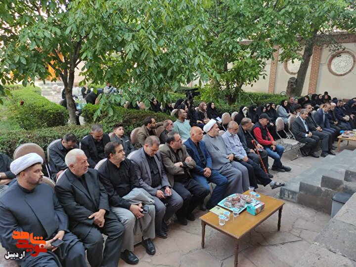 یاد رهبر شهید محفل‌آرای شعرا در موزه شهدای اردبیل شد