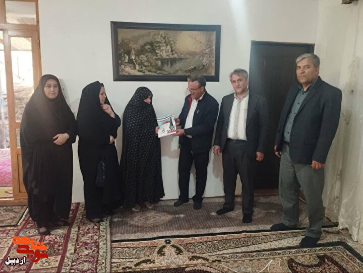 دیدار با خانواده‌های شهدا و ایثارگران روستای برندق خلخال+ عکس