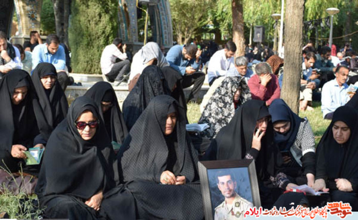تصاویری از حضور پرشکوه مردم در مراسم دعای عرفه ، گلزار شهدای گمنام شهر ایلام
