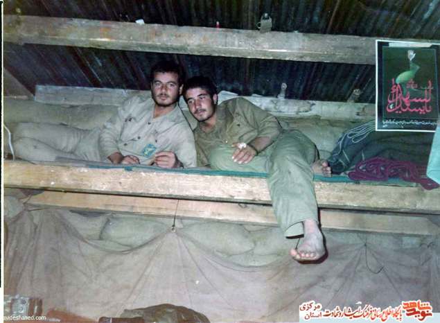 نفر سمت چپ حمیدرضا آدینه 