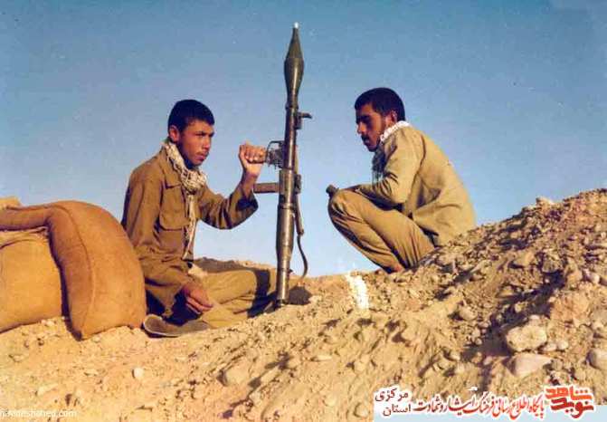 از چپ: شهید علیرضا قربانعلی - شهید هادی ناصری 