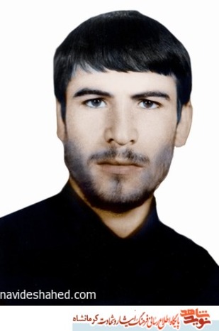 شهید صید مراد رشیدی ایل ذوله 20 دی 1344 در اسلام آباد غرب به دنیا آمد. پدرش مراد، و مادرش دختربس نام داشت. دانشجوي دوره کارداني در رشــته منابع طبیعي بود. به عنوان بسیجي در جبهه حضور یافت. پنجم مرداد 1367 در زادگاهش توسط نیروهاي عراقي بر اثر اصابت ترکش به شهادت رسید. پیکرشهید را در گلزار شهداي روستاي رشتیان تابعه شهرستان کنگاور به خاک سپردند.