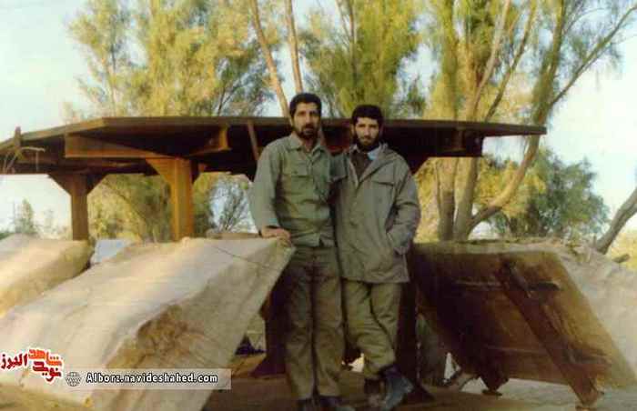شهید احمد علی‌احمدنوجانی در کنار هم‌رزم