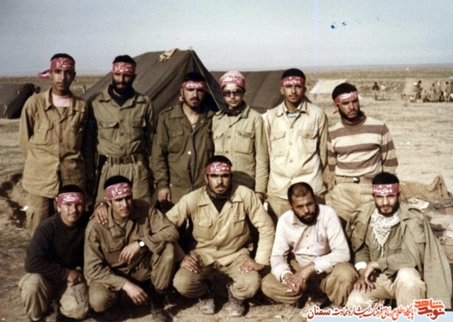 نفر اول نشسته از راست شهید سیدجعفر احمدپناه