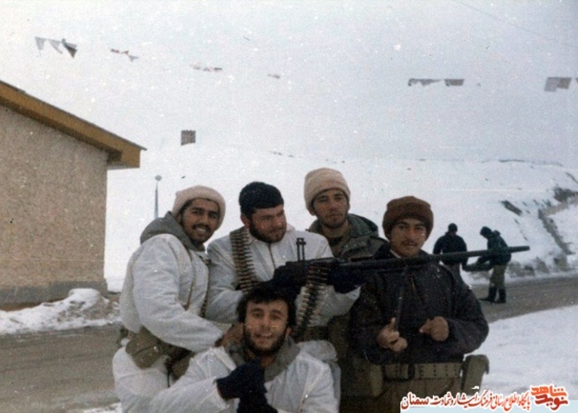 نفر اول ایستاده از چپ شهید شعبانعلی ایثاری