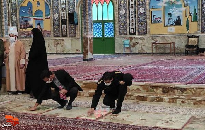 مراسم گلباران گلزار شهدای شهرستان سرخه به مناسبت ایام‌الله دهه فجر - دوازدهم بهمن‌ماه ۱۴۰۰