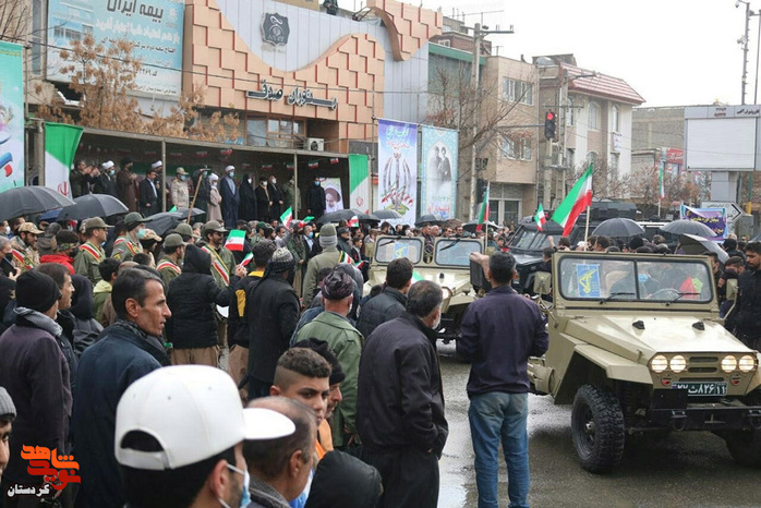 برگزاری راهپیمایی گرامیداشت 22 بهمن و چهل و سومین سالگرد پیروزی انقلاب اسلامی و رژه موتوری با حضور اقشار مختلف مردم در میدان شهید فهمیدە - مریوان