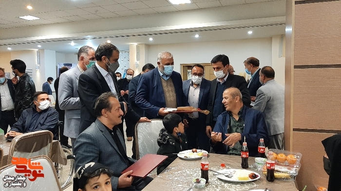 نشست صمیمی استاندار با جانبازان ویلچری