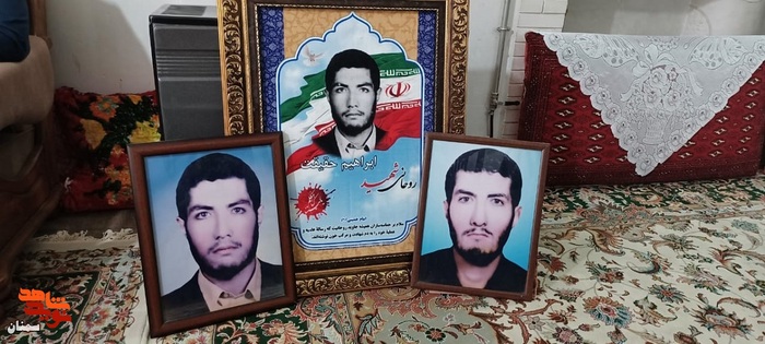 دیدار مسئولان شاهرودی با خانواده معزز شهیدان والامقام ابراهیم و مجیدرضا حقیقت - سه شنبه بیستم اردیبهشت ماه ۱۴۰۱ شهرستان شاهرود