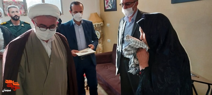 دیدار مسئولان شاهرودی با خانواده معزز شهید والامقام محمود صاحبی - سه شنبه بیستم اردیبهشت ماه ۱۴۰۱ شهرستان شاهرود