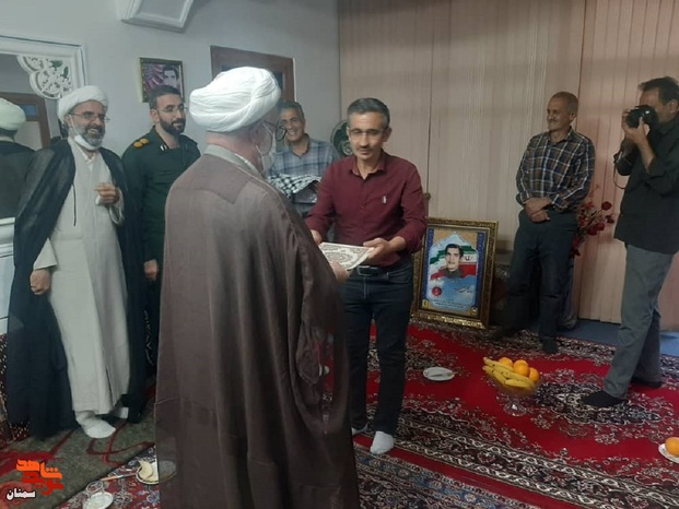 دیدار مسئولان شاهرودی با خانواده معزز شهید والامقام رضاعلی یونس‌آبادی - سه شنبه بیستم اردیبهشت ماه ۱۴۰۱ شهرستان شاهرود