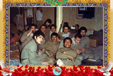 ردیف بالا نفر اول از راست شهید عباس داودی