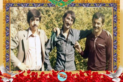 نفر سمت چپ شهید عباس داودی