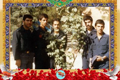 نفر دوم از راست شهید عباس داودی