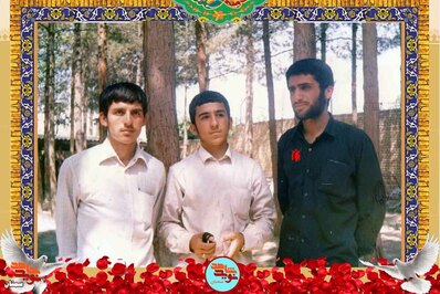 نفر سمت راست شهید مجتبی سبوحی