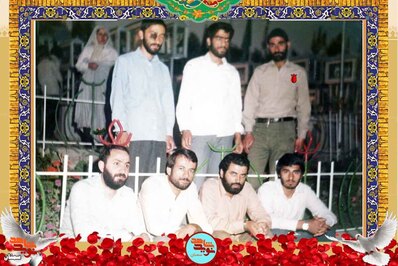 ردیف ایستاده نفر اول از راست شهید نوروزعلی اکبری‌چاشمی