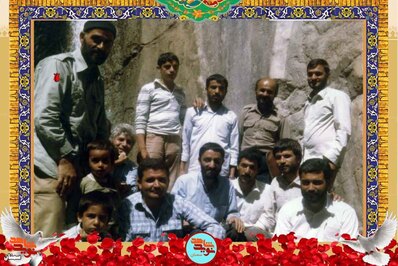 نفر اول ایستاده از چپ شهید نوروزعلی اکبری‌چاشمی