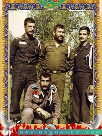 نفر نشسته شهید محمدتقی خیمه